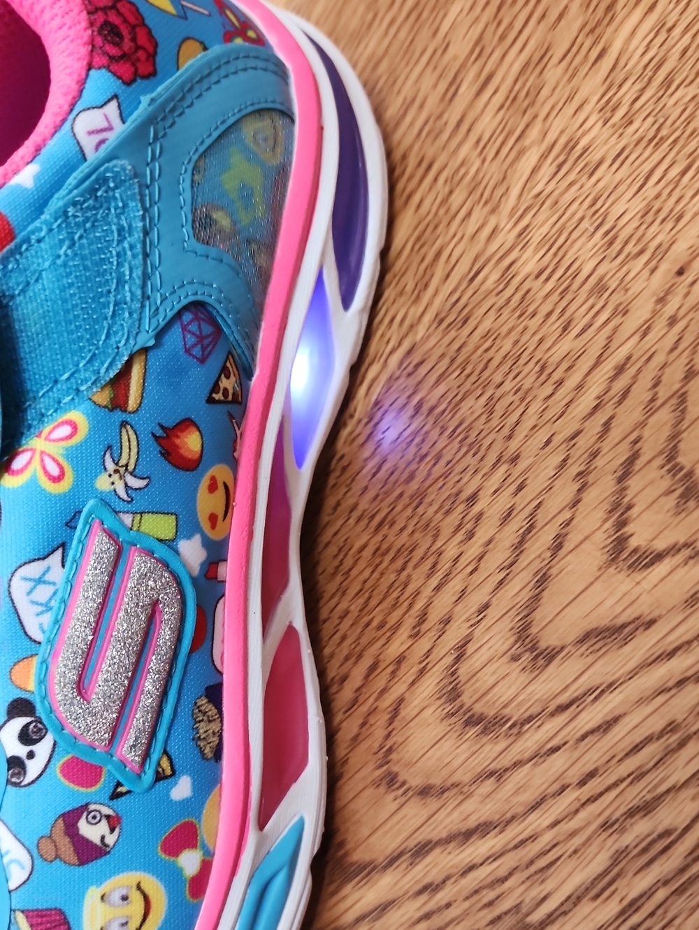 NWOB Rare Retired Skechers Litebeams Feelin’ It Light-Up Emoji Sneakers Size 3 - Picture 4 of 10